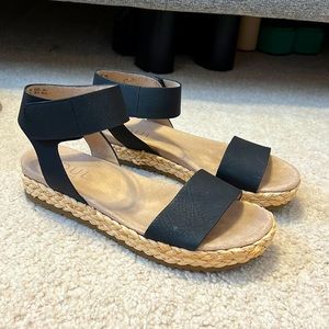 Comfy Black Espadrille Naturalizer Sandal